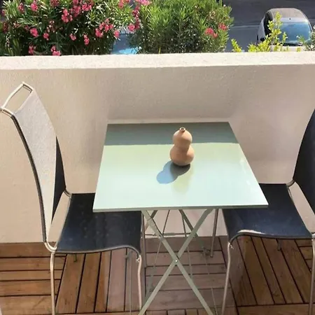 For 4 People
